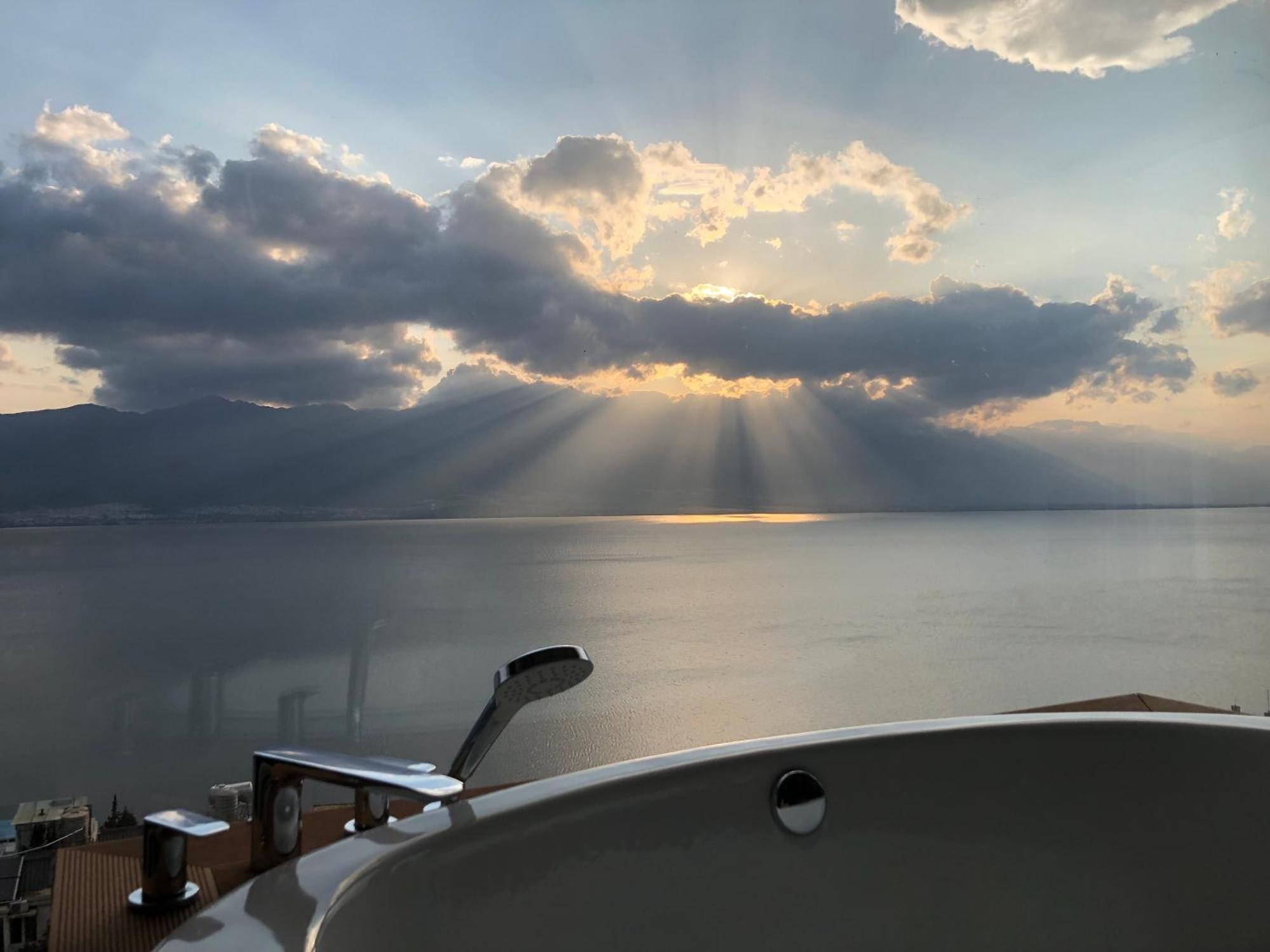 Отель Dali Dare Sea View Gueshouse Экстерьер фото